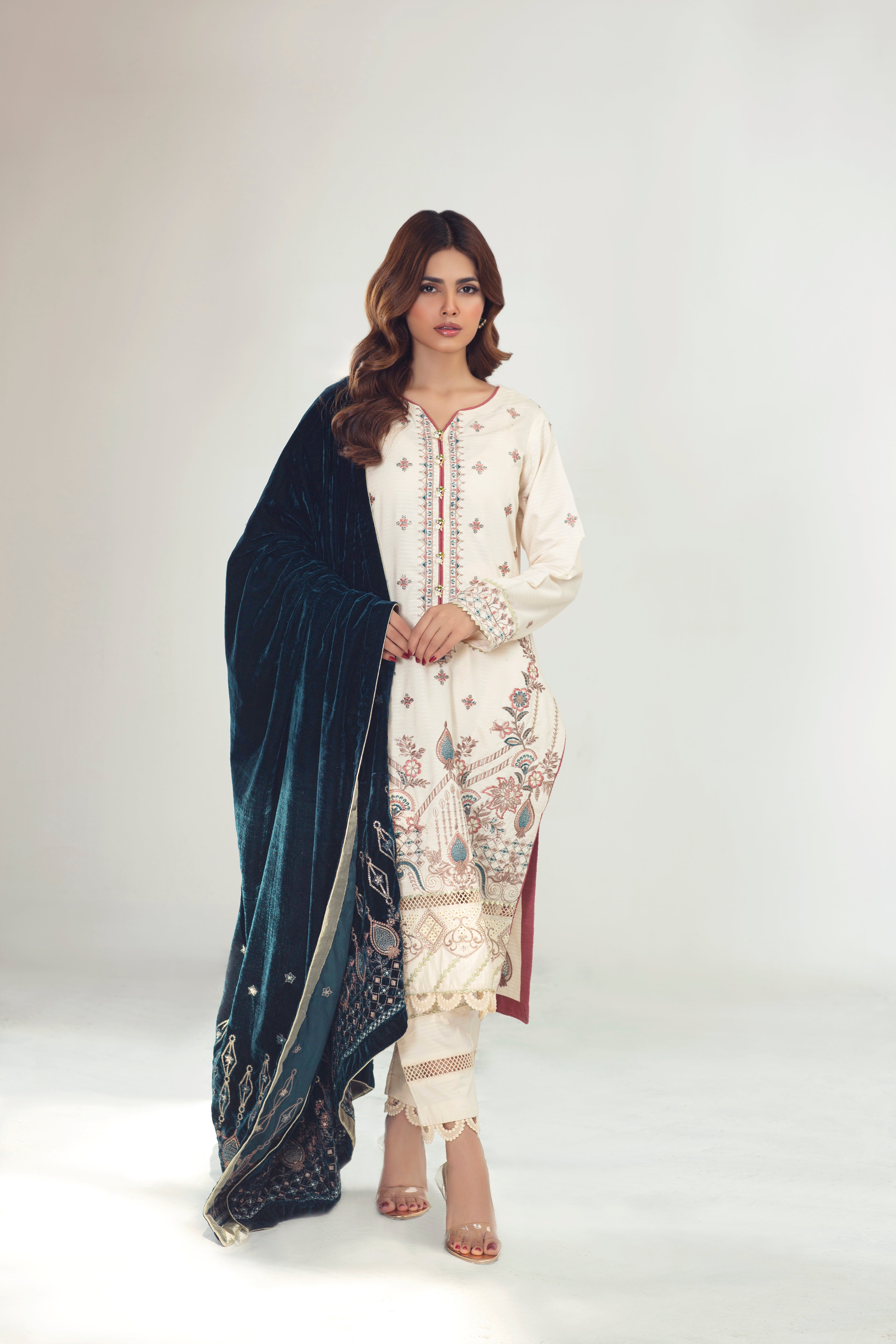 Best velvet shawls in Pakistan