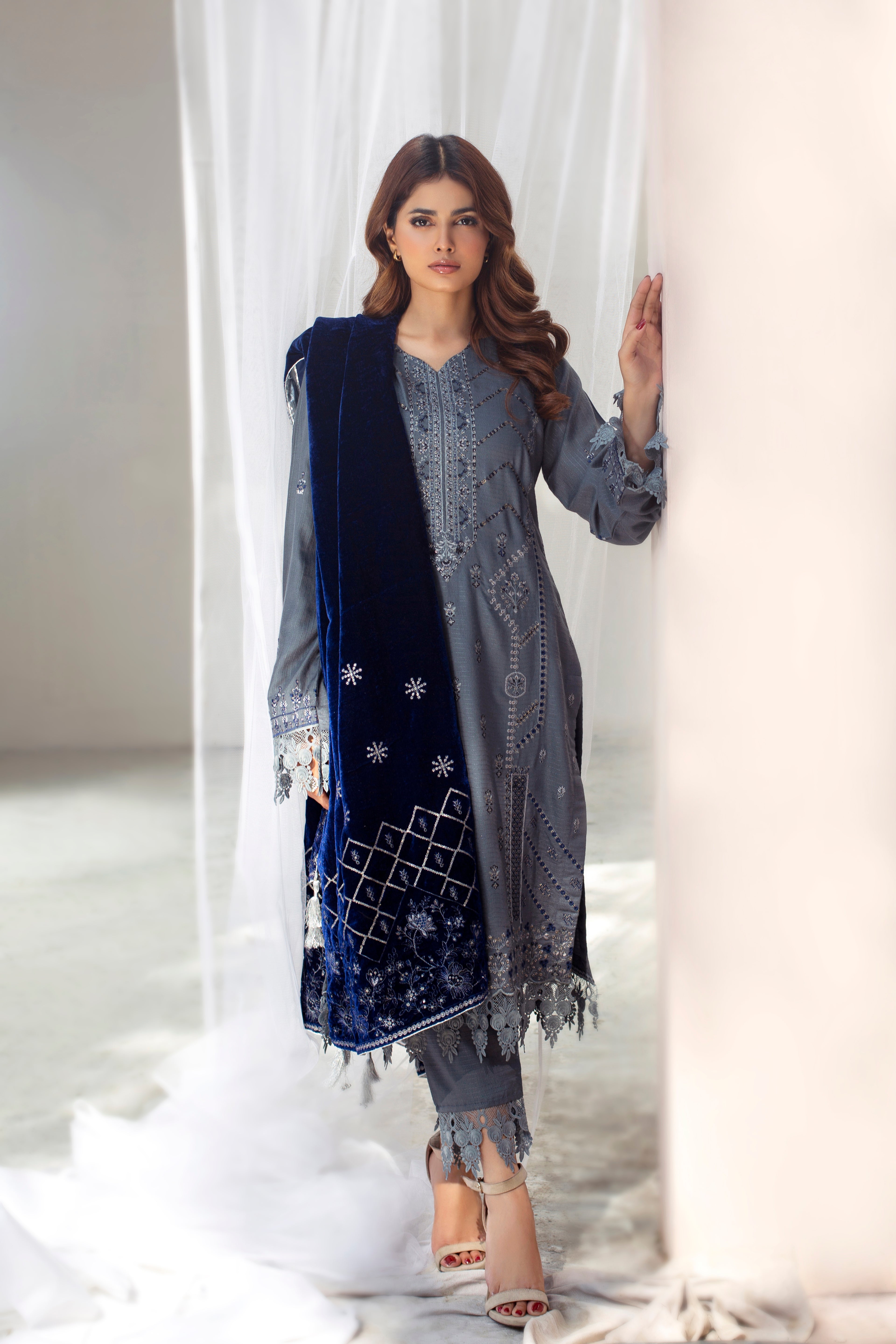 Best velvet shawls in Pakistan